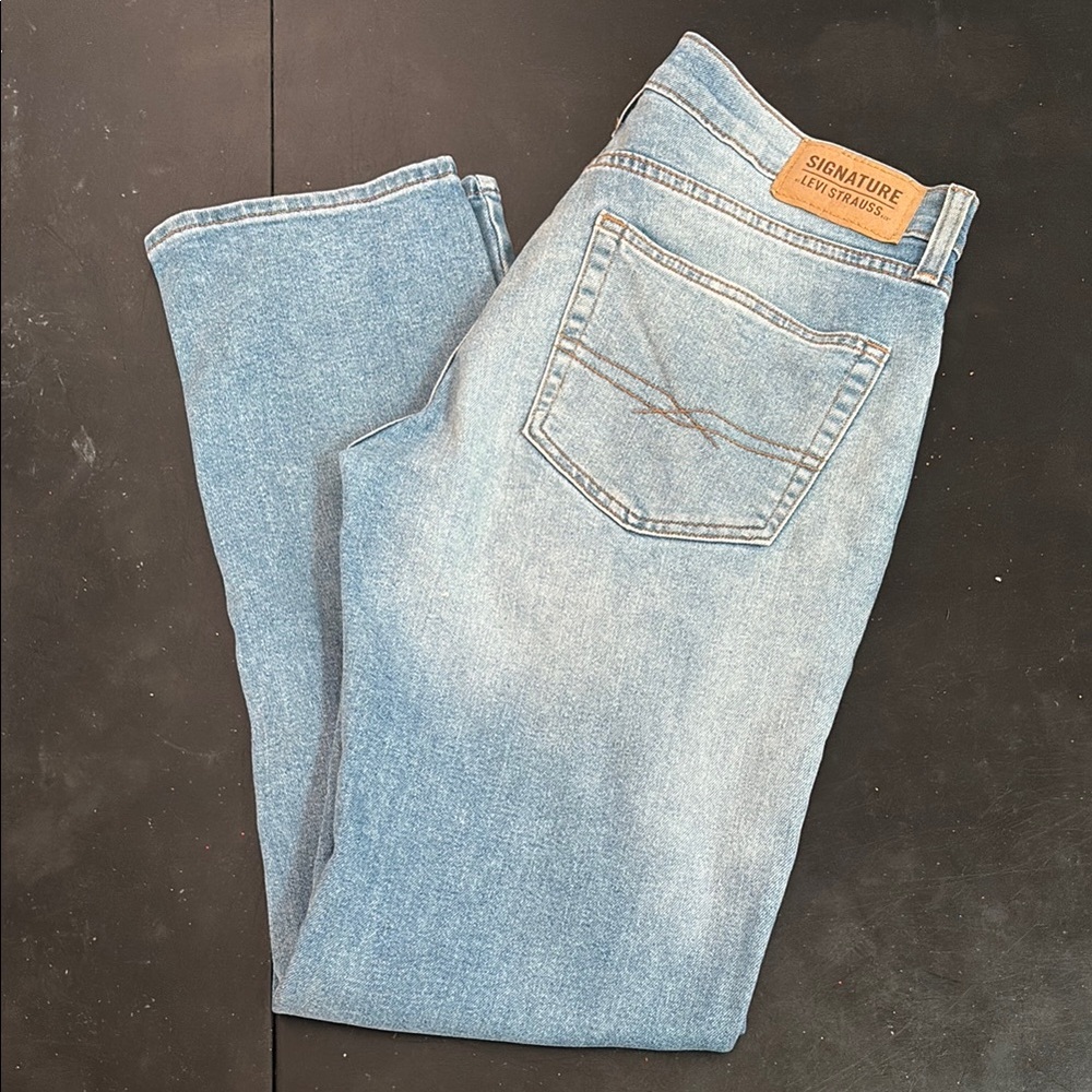 Signature Blue Relaxed Jeans Classic Style